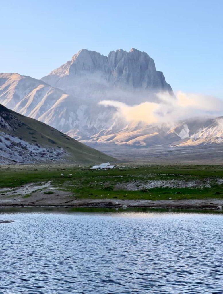 Trekking da Campo Imperatore al lago pietranzoni