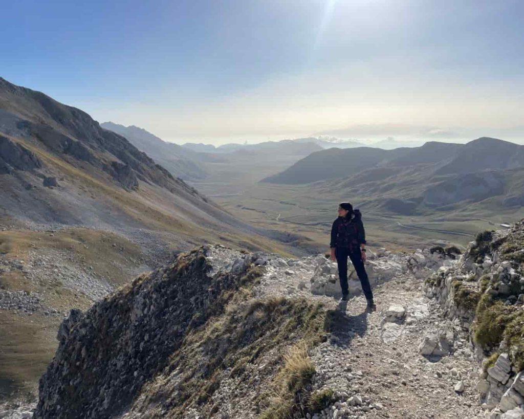 escursione in montagna d'estate